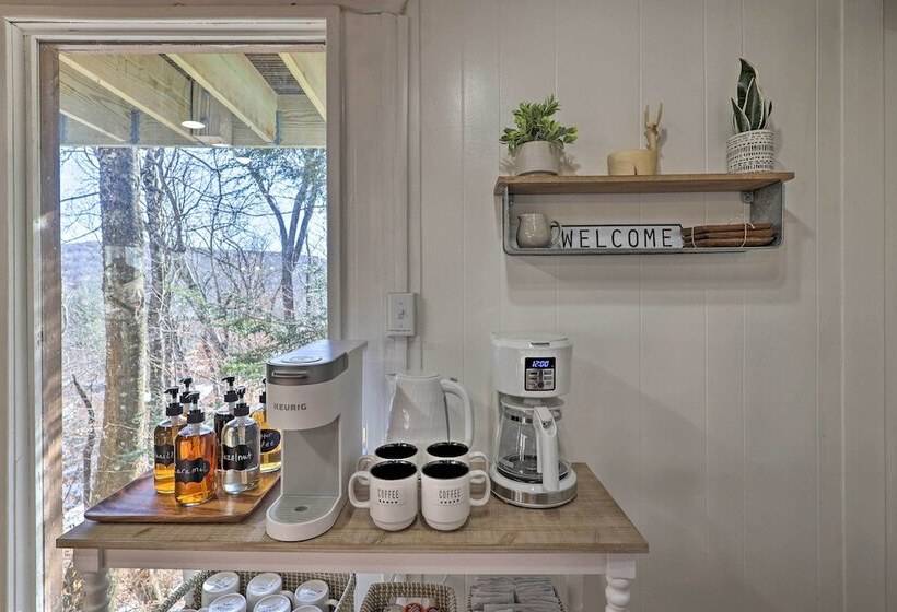 Beech Mountain Cabin W/ Hot Tub: 1 Mi To Slopes!