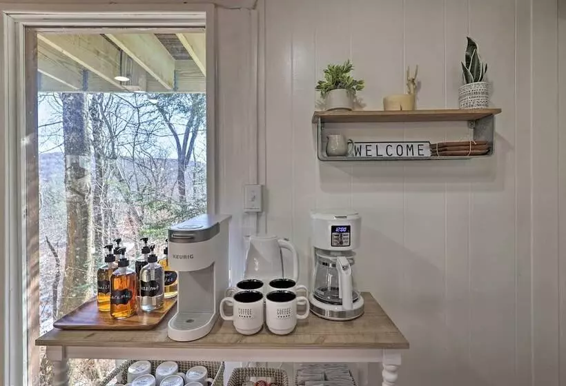 Beech Mountain Cabin W/ Hot Tub: 1 Mi To Slopes!