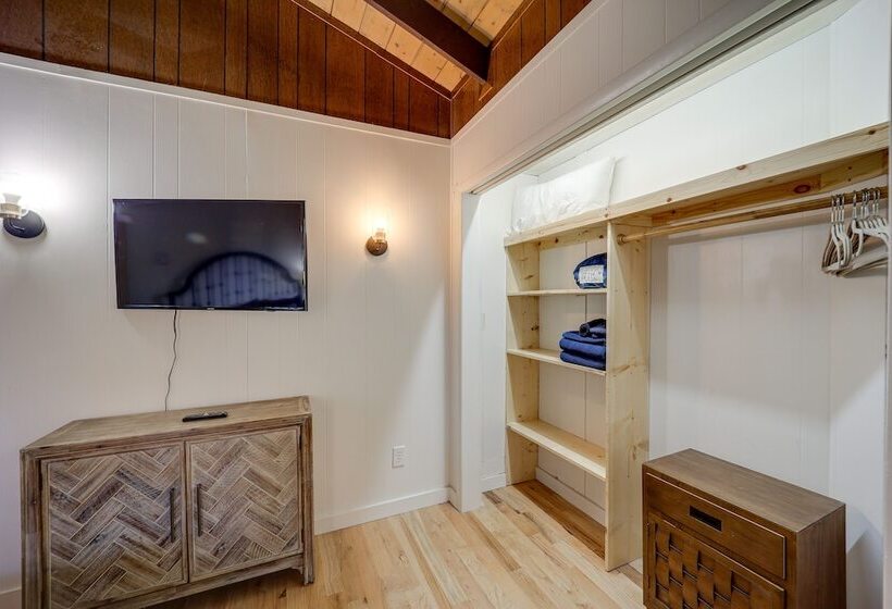 Beech Mountain Cabin W/ Hot Tub: 1 Mi To Slopes!