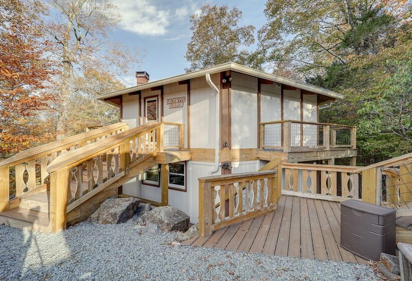 Beech Mountain Cabin W/ Hot Tub: 1 Mi To Slopes!