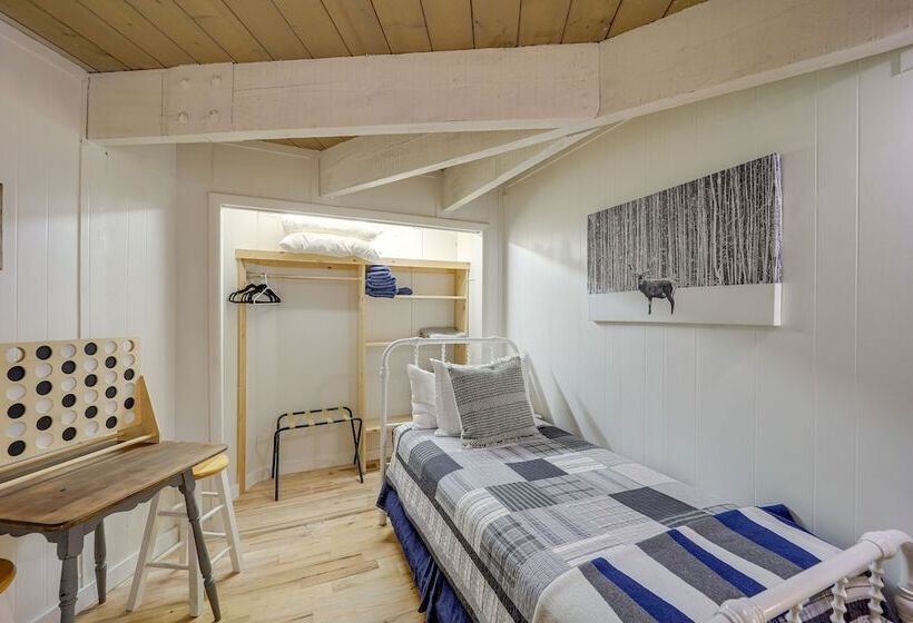 Beech Mountain Cabin W/ Hot Tub: 1 Mi To Slopes!