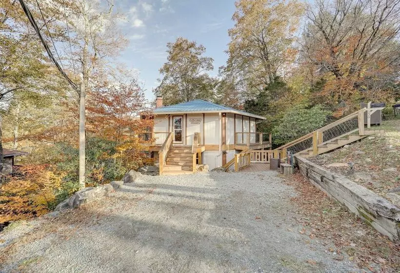 Beech Mountain Cabin W/ Hot Tub: 1 Mi To Slopes!
