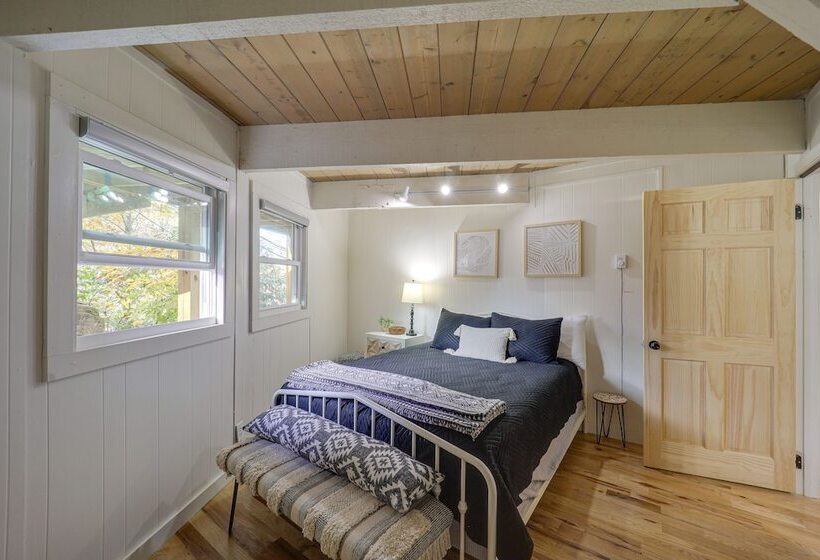 Beech Mountain Cabin W/ Hot Tub: 1 Mi To Slopes!