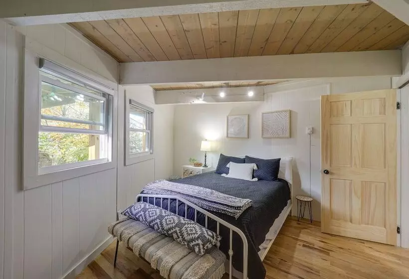 Beech Mountain Cabin W/ Hot Tub: 1 Mi To Slopes!