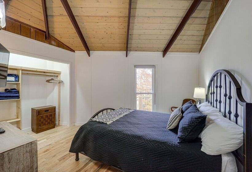 Beech Mountain Cabin W/ Hot Tub: 1 Mi To Slopes!