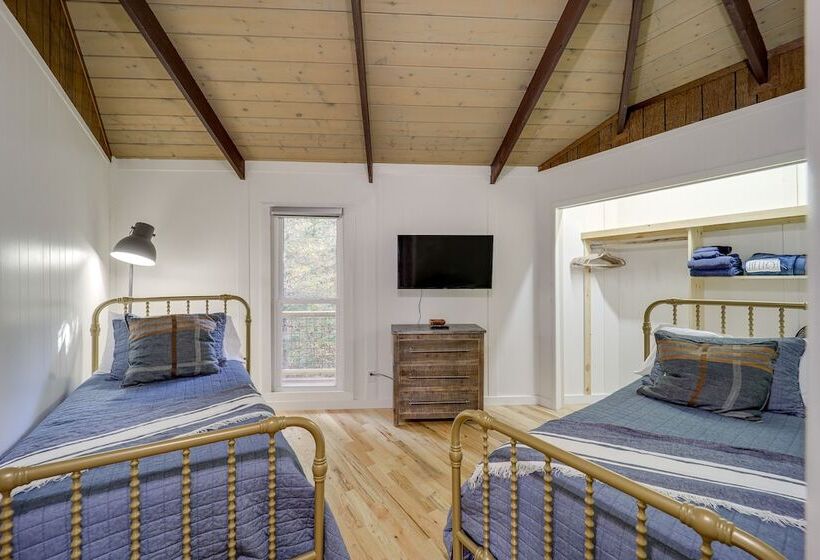 Beech Mountain Cabin W/ Hot Tub: 1 Mi To Slopes!