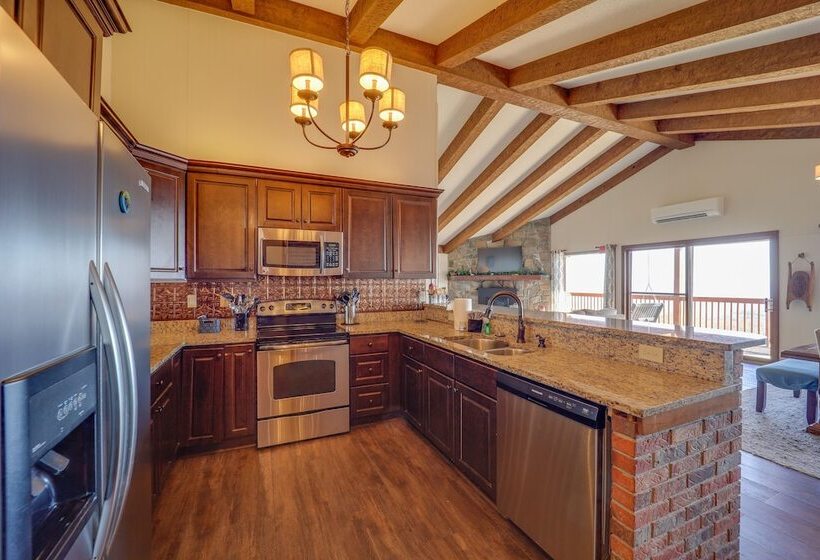 Beech Mountain Home W/ Game Room & Mountain Views!