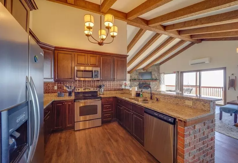 Beech Mountain Home W/ Game Room & Mountain Views!