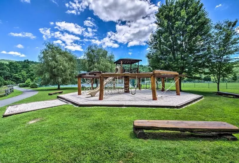 Beech Mountain Home W/ Game Room & Mountain Views!