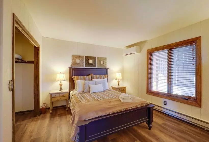 Beech Mountain Home W/ Game Room & Mountain Views!