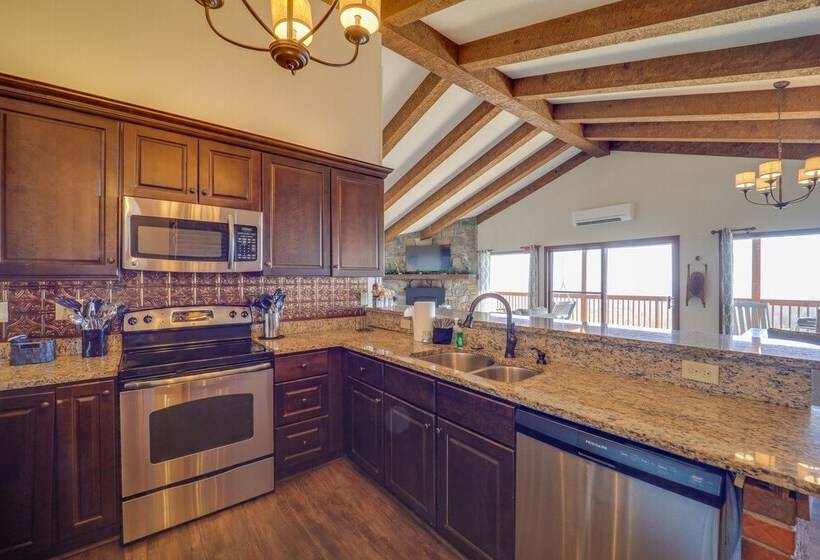 Beech Mountain Home W/ Game Room & Mountain Views!