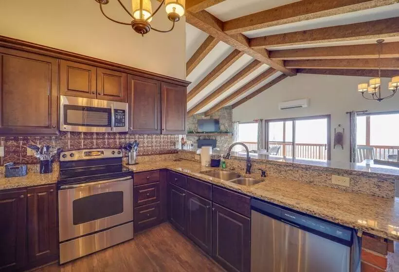 Beech Mountain Home W/ Game Room & Mountain Views!