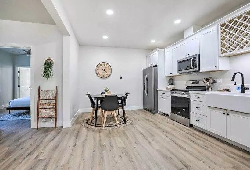 Boho Chic Folsom Retreat: Walkable Location!