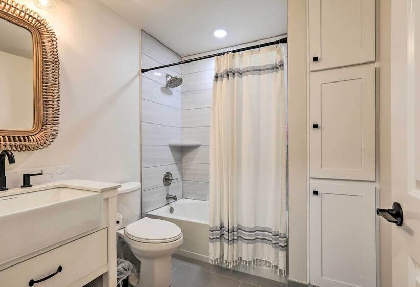 Boho Chic Folsom Retreat: Walkable Location!