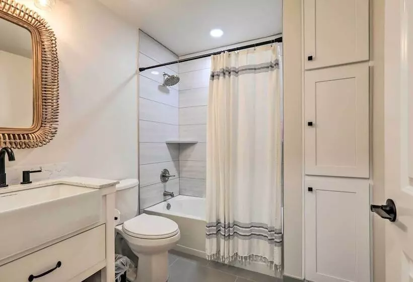 Boho Chic Folsom Retreat: Walkable Location!