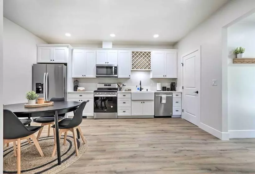 Boho Chic Folsom Retreat: Walkable Location!