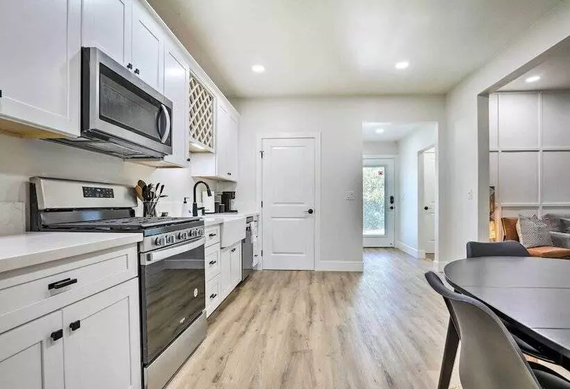 Boho Chic Folsom Retreat: Walkable Location!