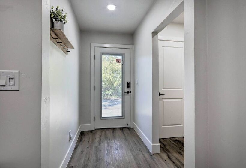 Boho Chic Folsom Retreat: Walkable Location!