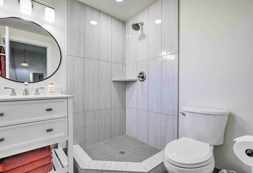 Boho Chic Folsom Retreat: Walkable Location!