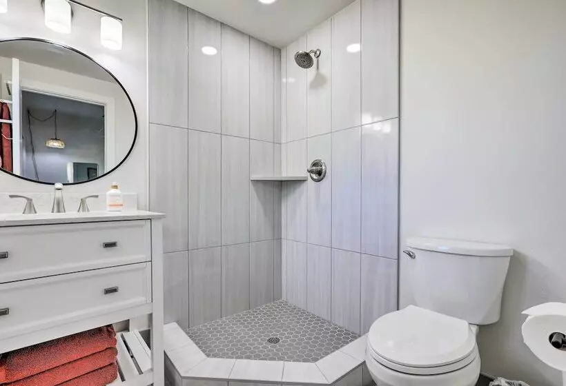 Boho Chic Folsom Retreat: Walkable Location!