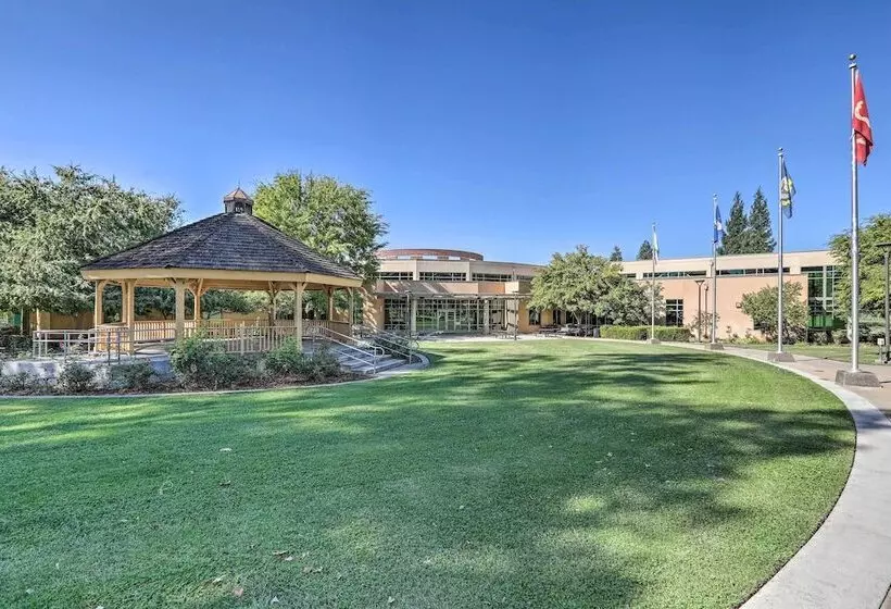 Boho Chic Folsom Retreat: Walkable Location!