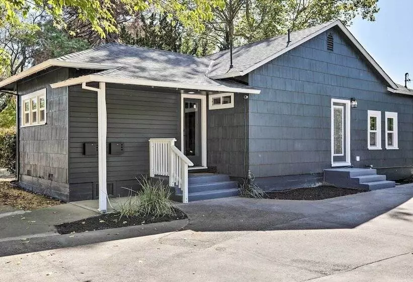 Boho Chic Folsom Retreat: Walkable Location!