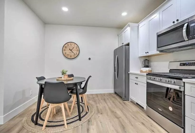 Boho Chic Folsom Retreat: Walkable Location!