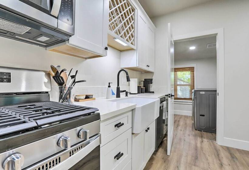 Boho Chic Folsom Retreat: Walkable Location!