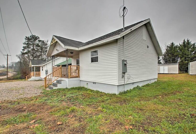 Bright Cabin W/ Spacious Deck And Fire Pit!