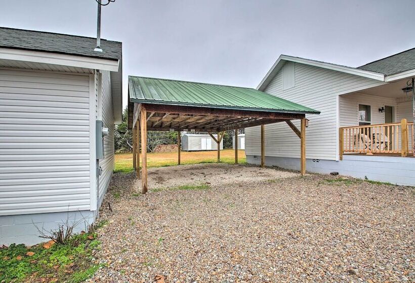 Bright Cabin W/ Spacious Deck And Fire Pit!