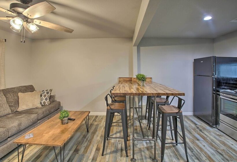 Bright Cabin W/ Spacious Deck And Fire Pit!