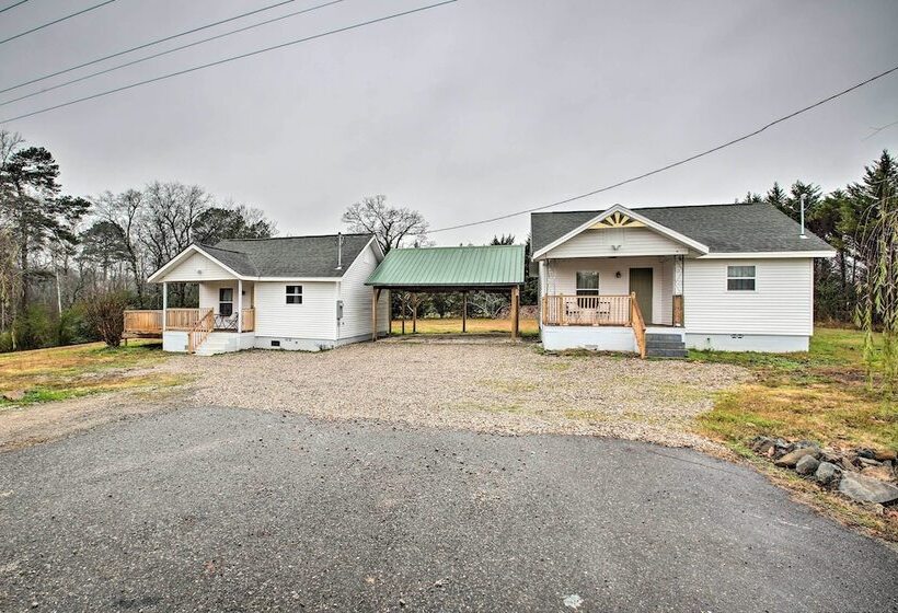 Bright Cabin W/ Spacious Deck And Fire Pit!