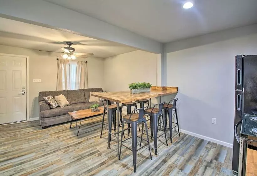 Bright Cabin W/ Spacious Deck And Fire Pit!