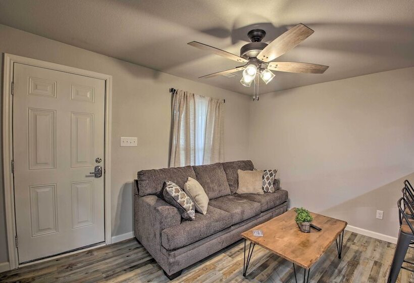 Bright Cabin W/ Spacious Deck And Fire Pit!