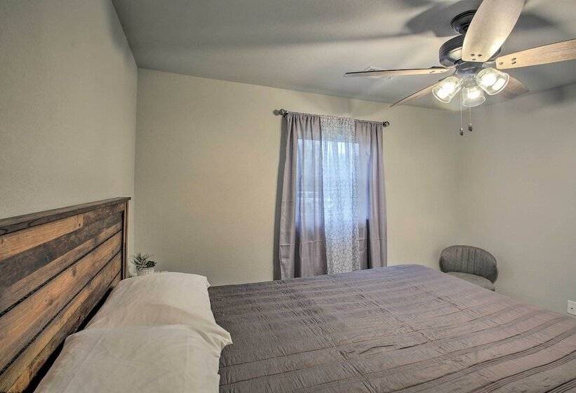 Bright Cabin W/ Spacious Deck And Fire Pit!