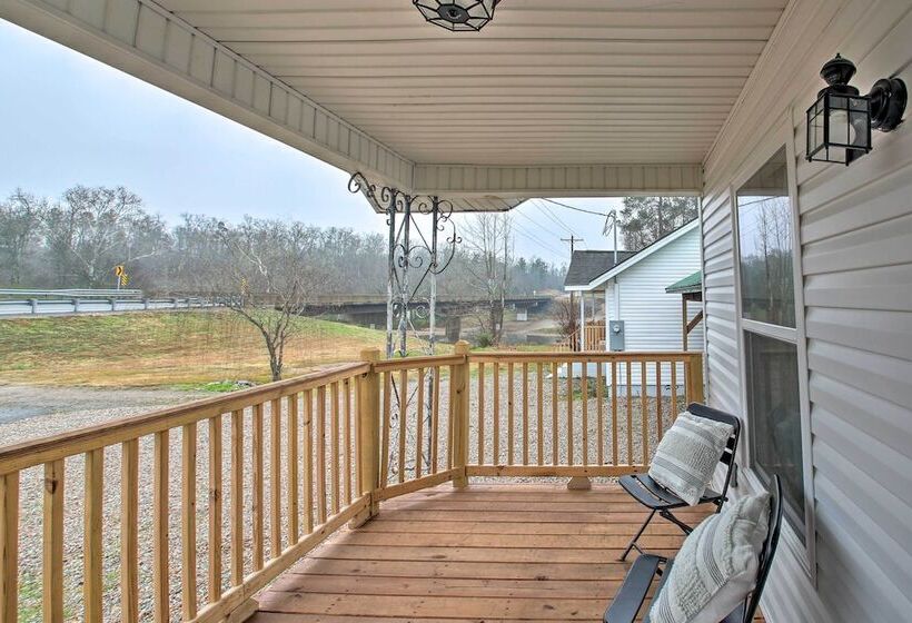 Bright Cabin W/ Spacious Deck And Fire Pit!