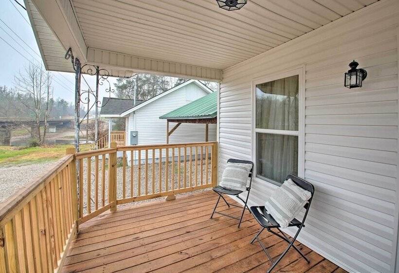 Bright Cabin W/ Spacious Deck And Fire Pit!