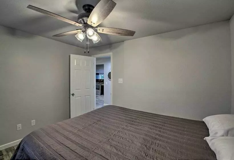 Bright Cabin W/ Spacious Deck And Fire Pit!