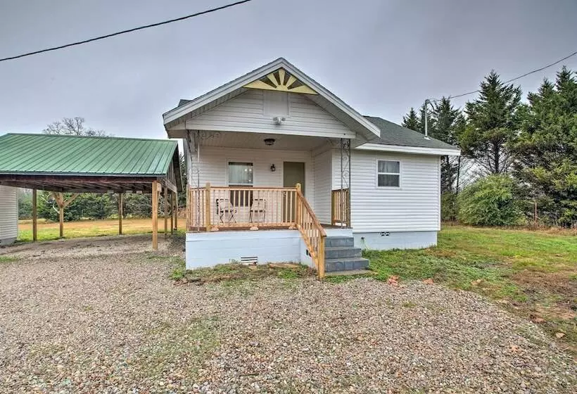 Bright Cabin W/ Spacious Deck And Fire Pit!