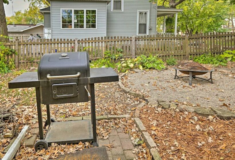 Bright Clear Lake Getaway, 4 Blocks To Downtown!