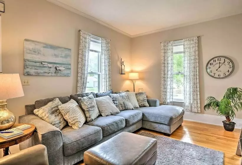 Bright Clear Lake Getaway, 4 Blocks To Downtown!