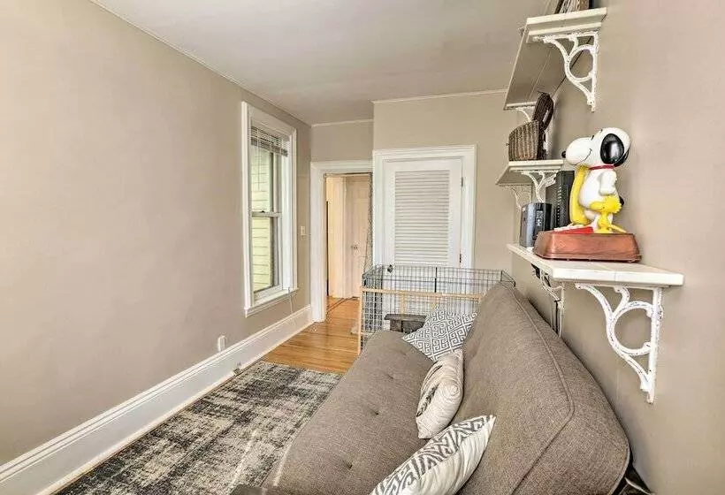 Bright Clear Lake Getaway, 4 Blocks To Downtown!