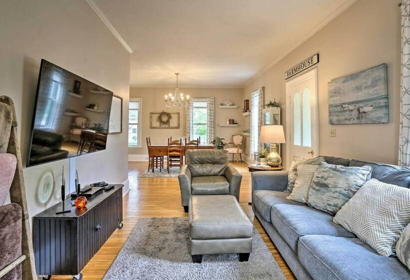 Bright Clear Lake Getaway, 4 Blocks To Downtown!