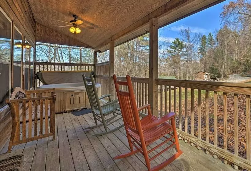 Cabin W/ Hot Tub   Near Nantahala Outdoor Center!