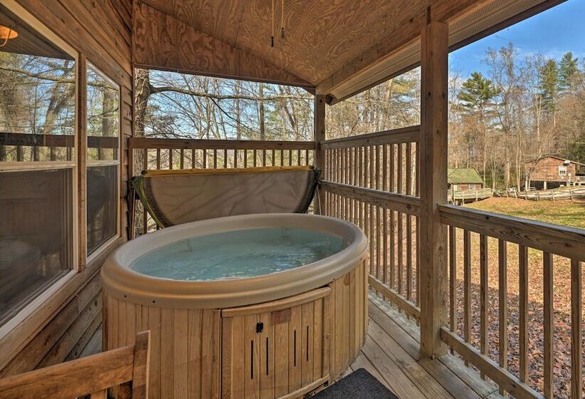 Cabin W/ Hot Tub   Near Nantahala Outdoor Center!