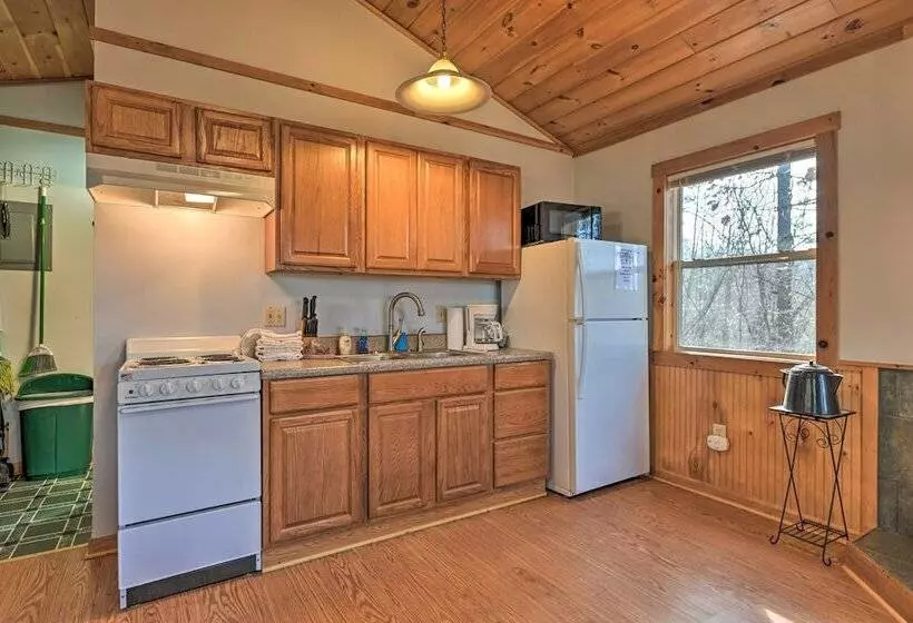 Cabin W/ Hot Tub   Near Nantahala Outdoor Center!