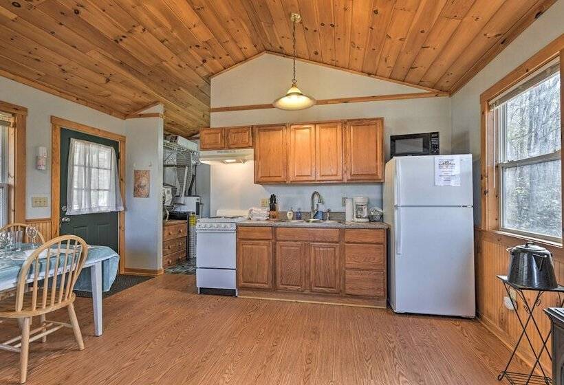 Cabin W/ Hot Tub   Near Nantahala Outdoor Center!