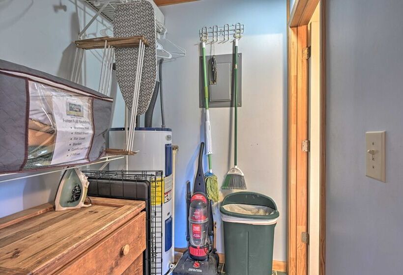 Cabin W/ Hot Tub   Near Nantahala Outdoor Center!