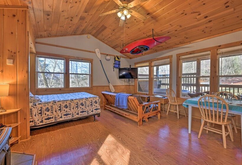 Cabin W/ Hot Tub   Near Nantahala Outdoor Center!