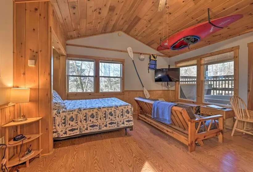Cabin W/ Hot Tub   Near Nantahala Outdoor Center!